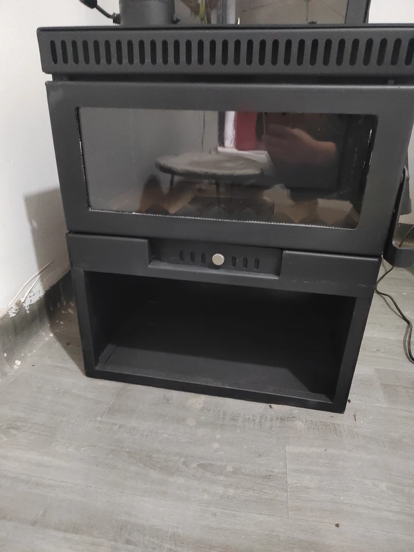 真火燃木壁炉，冬季取暖效果非常好，