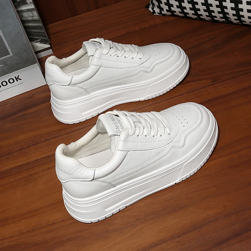 头层牛皮厚底轻便小白鞋子女2025春秋新款松糕板鞋增高运动休闲鞋