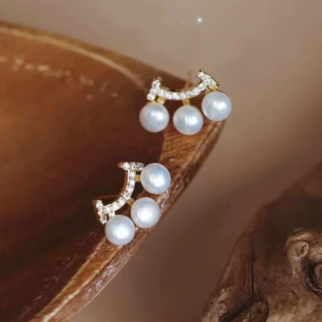 天然淡水珍珠微笑人生三珠耳钉简约设计感精致优雅百搭小巧轻奢