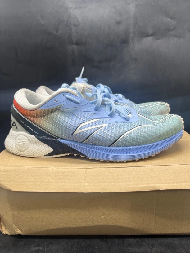 安踏跑步鞋蓝红40码249