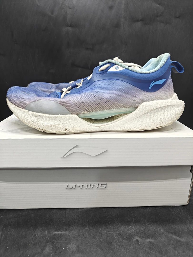 LiNing李宁跑鞋40码 超轻19