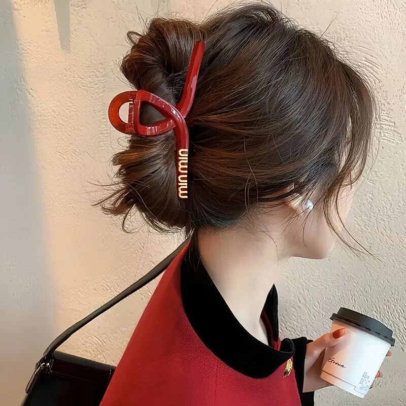 后脑勺鲨鱼夹子头饰合金亚克力气质发饰盘头发抓夹女红色字母发夹