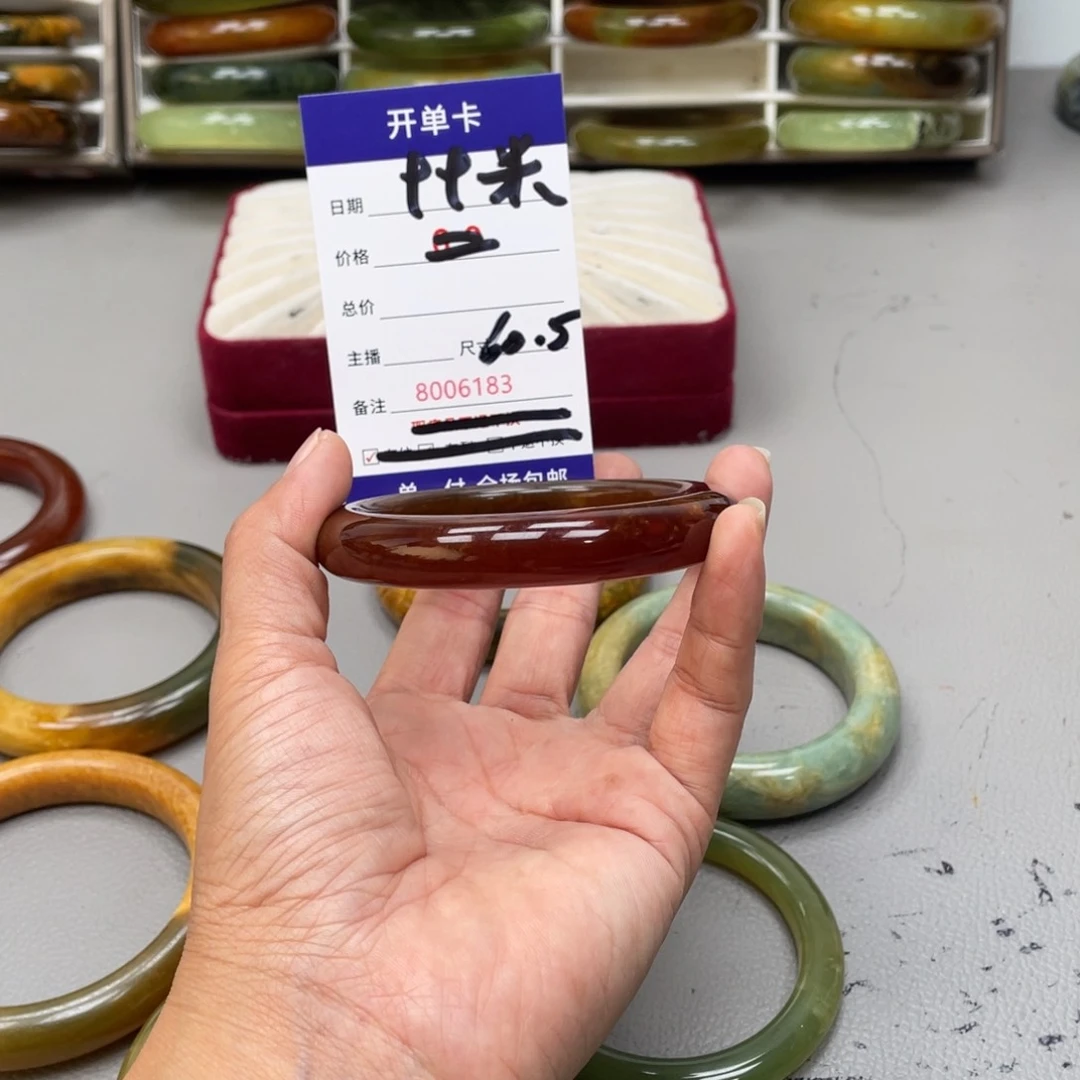 蛇纹石玉手镯未镶嵌来**石