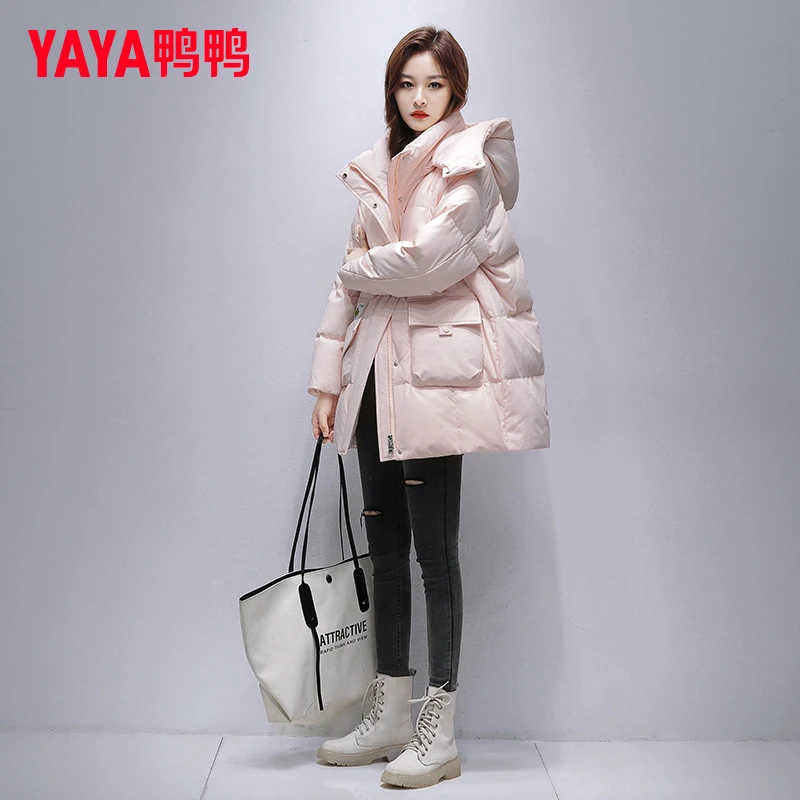 YAYA/鸭鸭新款羽绒服女白鸭绒连帽宽松时尚冬季保暖收腰女士外套