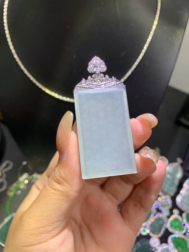 天然a货翡翠高冰种水无事牌大气上档次时尚潮流（多样性）