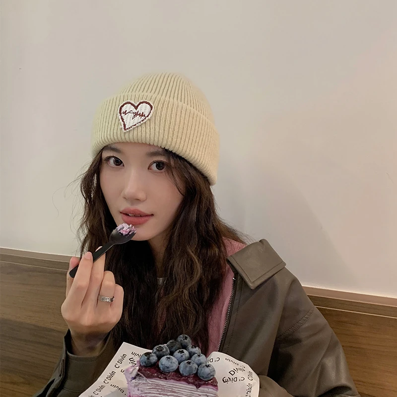 新款爱心刺绣针织毛线帽日系简约保暖秋冬套头帽百搭护耳羊毛冷帽