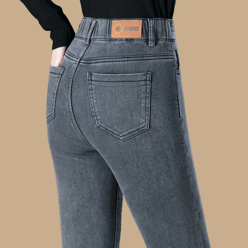 烟灰色牛仔裤女士2024冬季新款加绒加厚中年妈妈大码秋冬直筒裤子