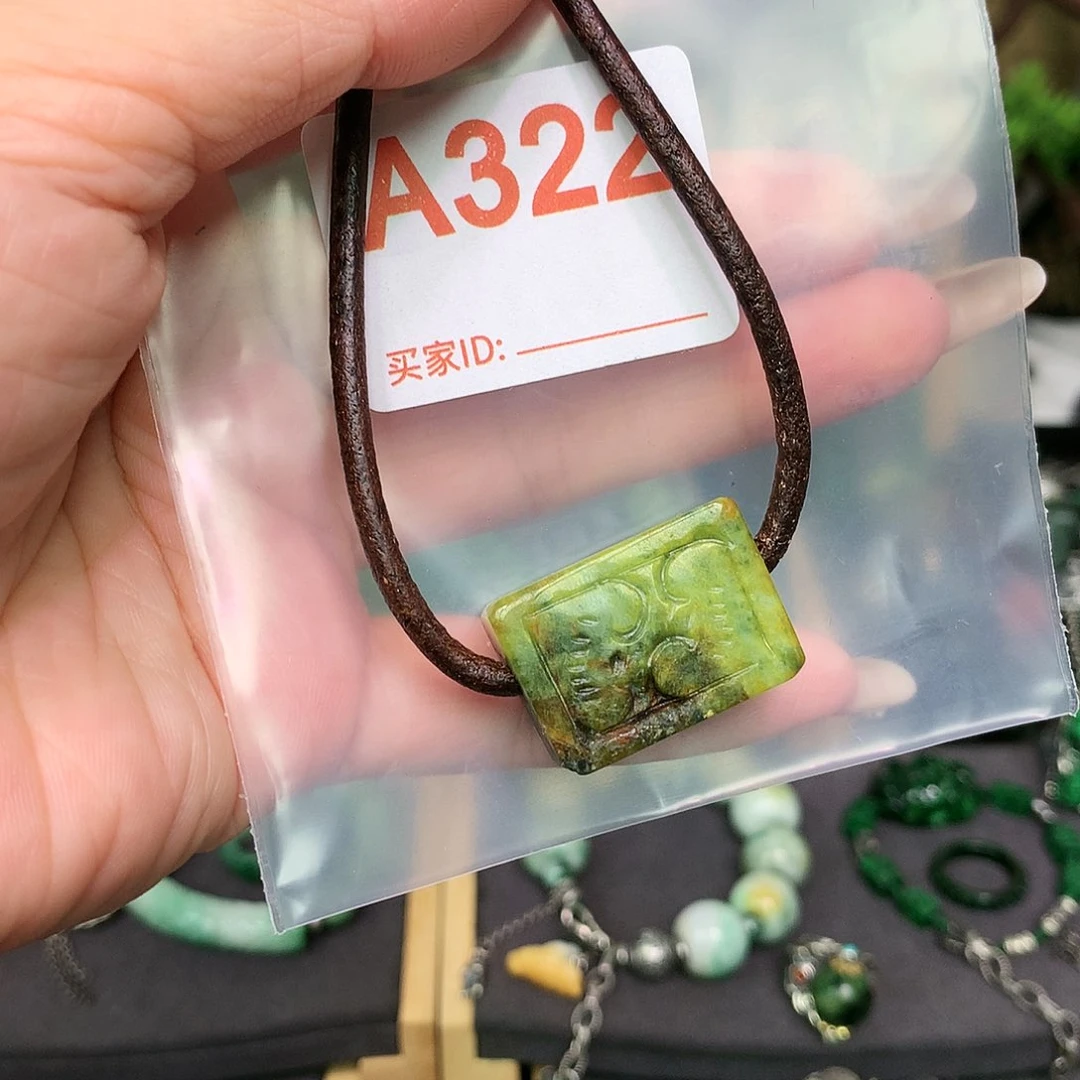 翡翠颈饰未镶嵌漂亮姐姐