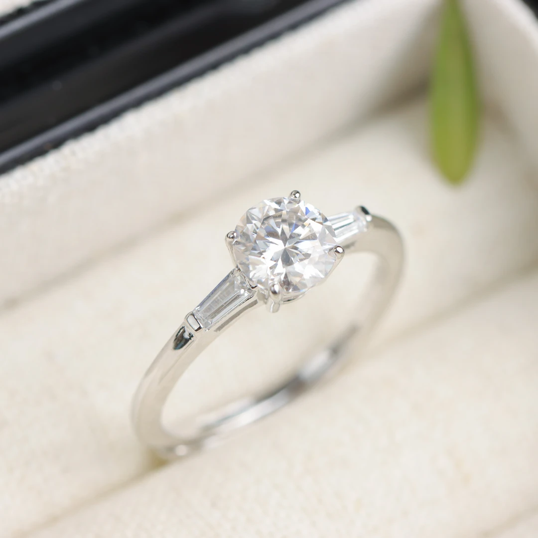 925银莫桑石戒指 S925银镶嵌莫桑石爪镶气质百搭女款戒指 1克拉