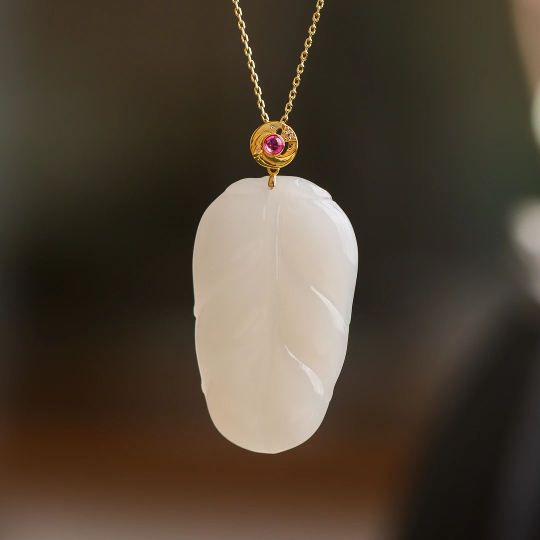 18K金镶嵌藕粉和田玉金枝玉叶精美送礼女款吊坠不含链