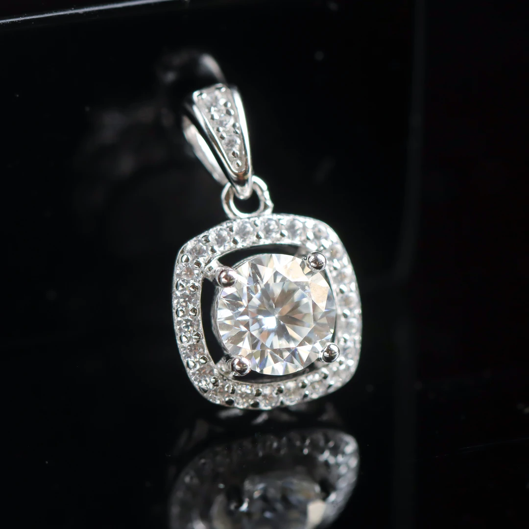 吊坠925银莫桑石 S925银莫桑石爪镶几何精致百搭女款吊坠 不含链