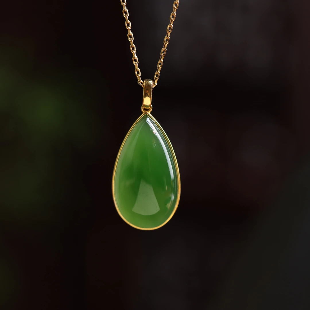 18K金镶嵌和田碧玉水滴款时尚轻奢送礼女款吊坠不含链
