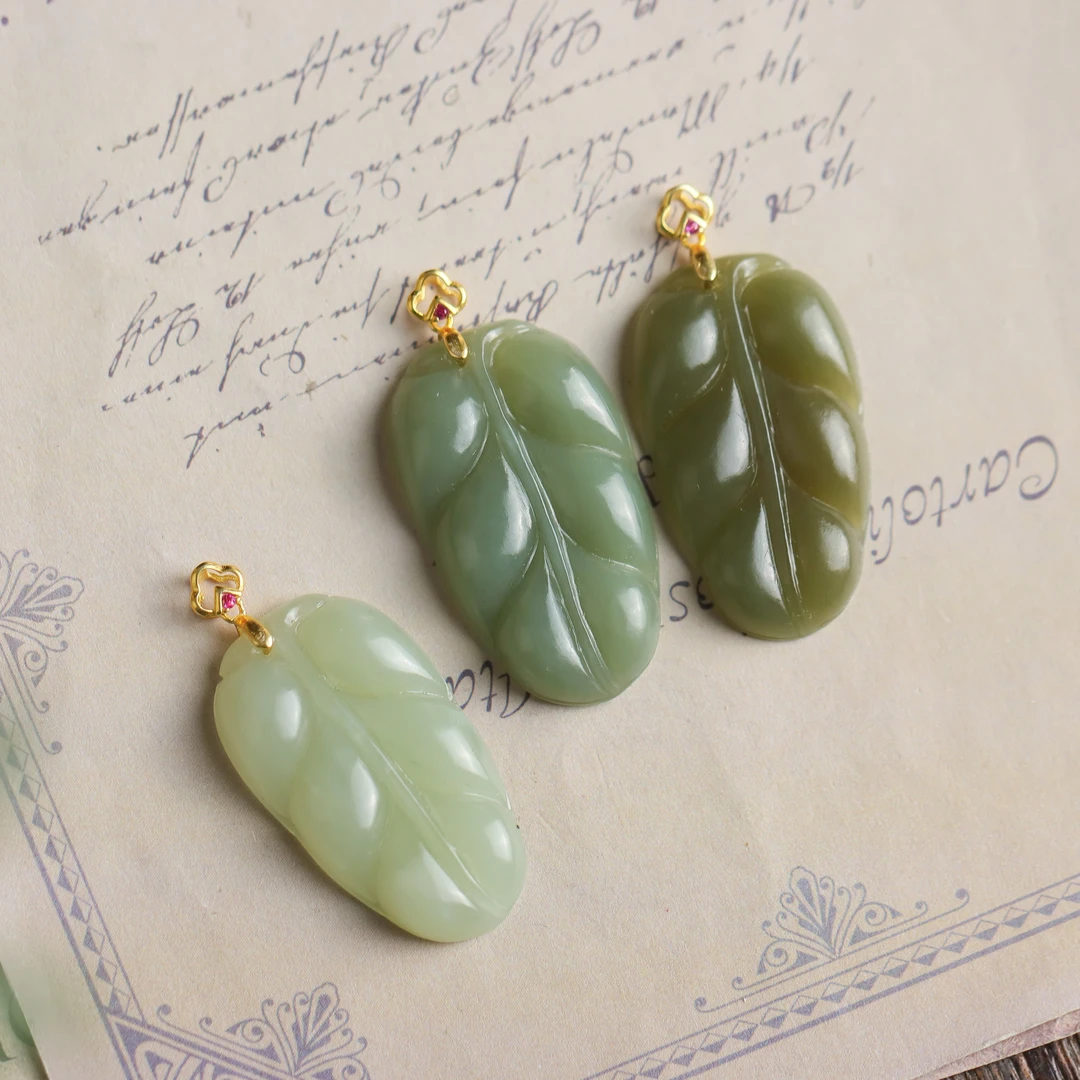 S925银镀金镶嵌和田玉青玉叶子女款吊坠不含链(多样性发 发其一)