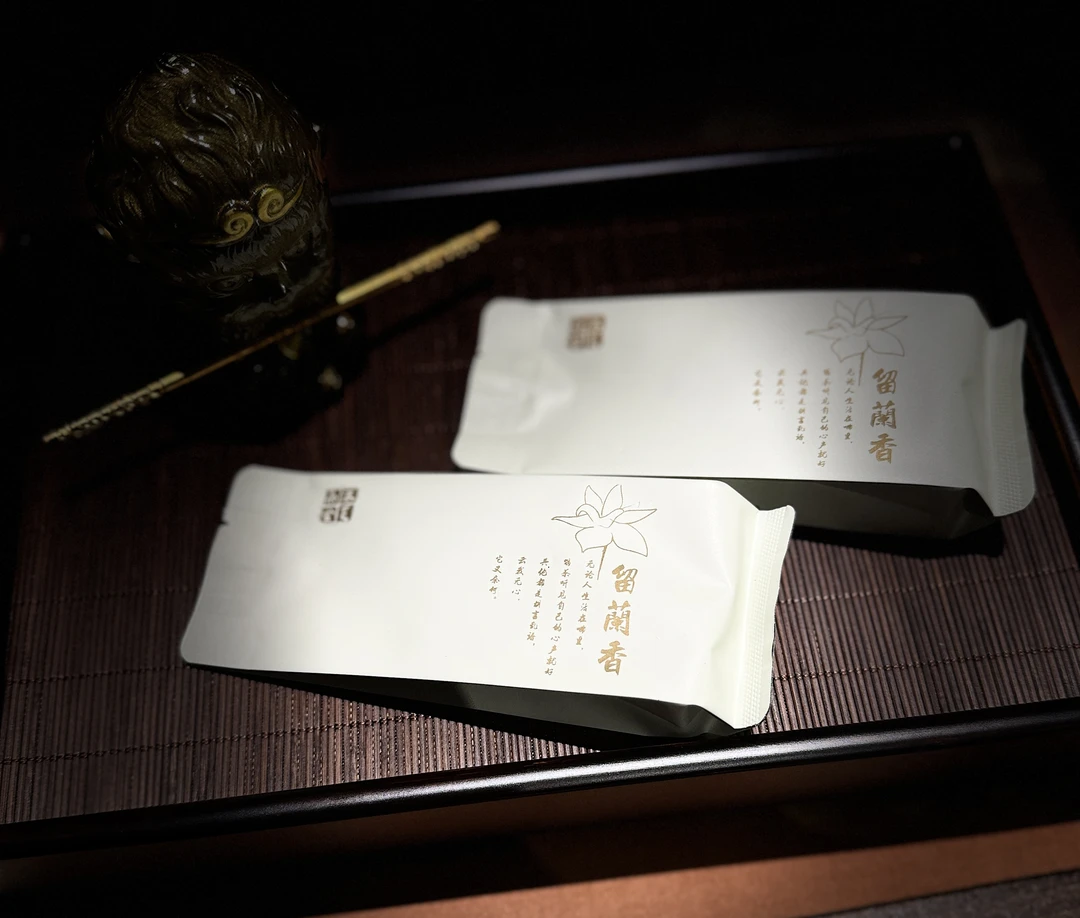 武夷岩茶留兰香，花香浓郁，滋味醇厚。