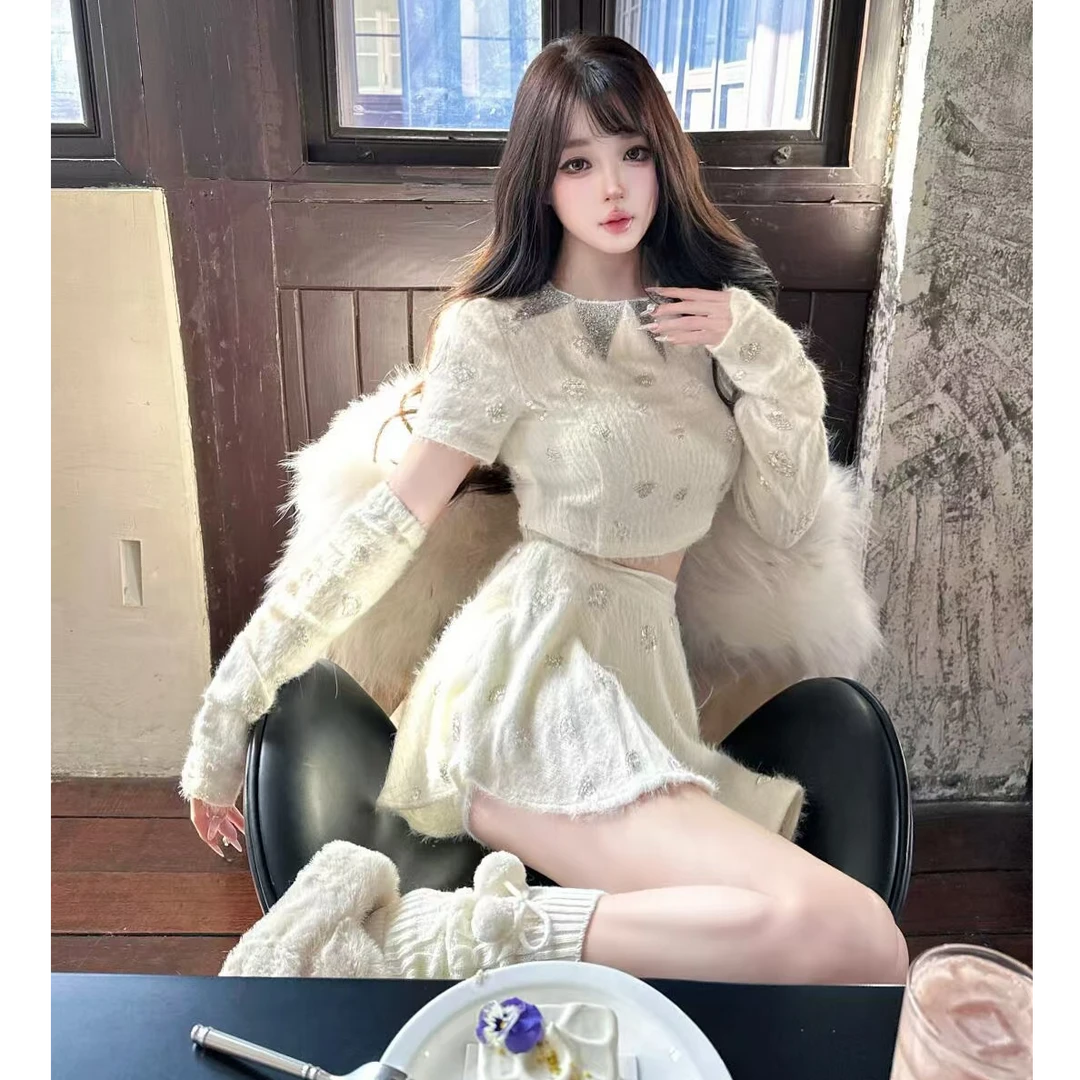韩系甜美少女2024冬季新款珠绣烫钻百搭显瘦绒毛上衣搭配高腰短裙