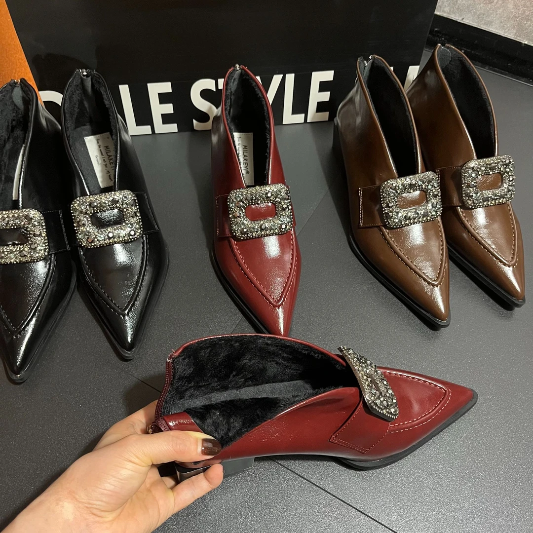 2024年冬新款法式高级小众感方扣水钻尖头全包后拉链气质百搭短靴