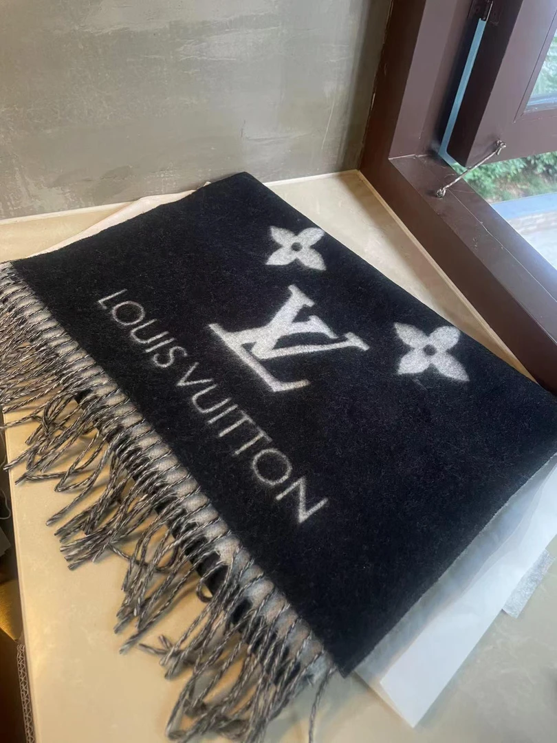 99新 LV  LouisVuitton/路易威登 羊绒围巾bwz10283