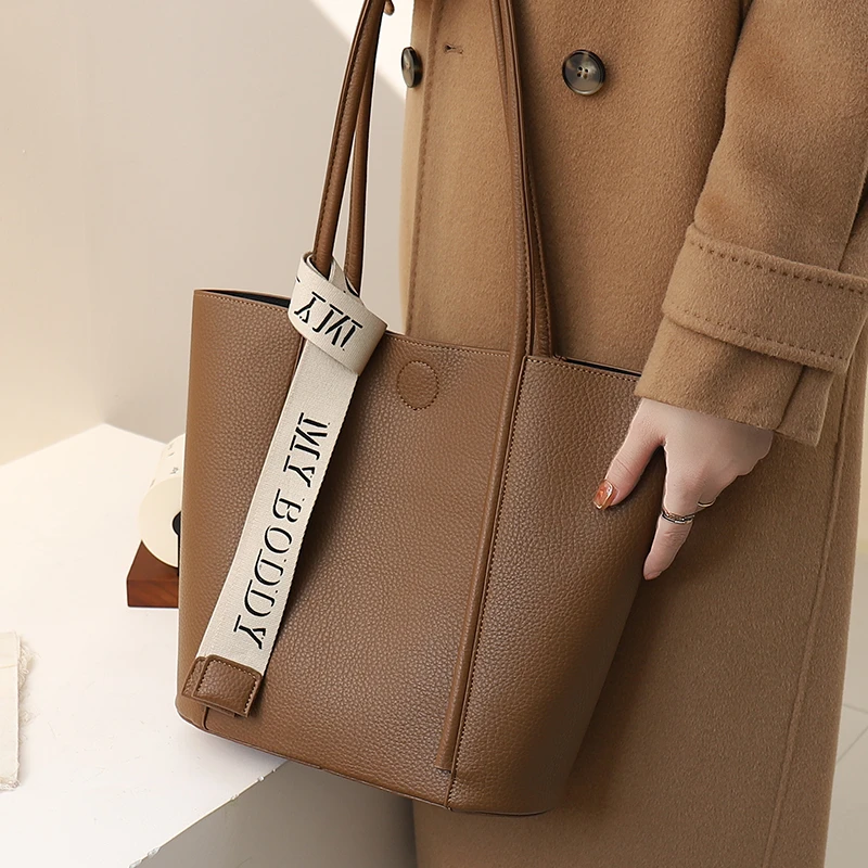 托特包女大容量202新款时尚单肩包上班通勤百搭腋下包网红水桶包