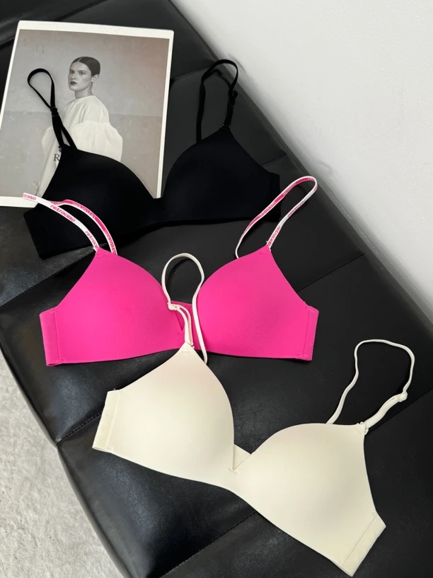 102简约无痕三角杯薄杯一片式可调节字母细肩带性感舒适法式文胸