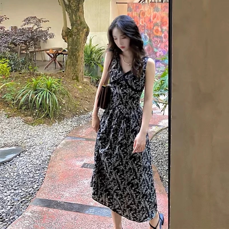夏季2024新款别致气质收腰碎花无袖吊带连衣裙子女装