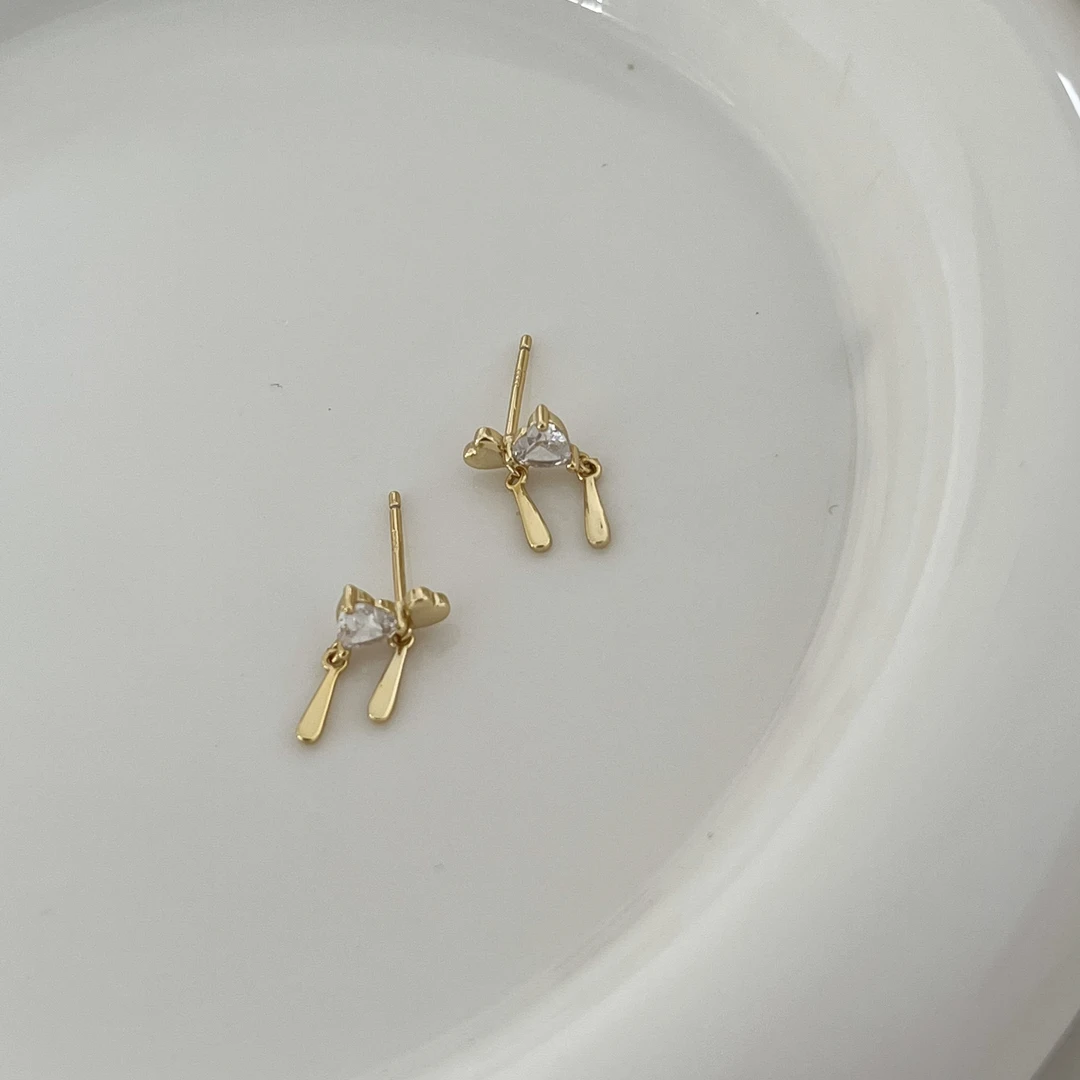 足银合成锆石耳饰 韩ins时尚百搭气质简约 晃晃爱心锆石耳钉