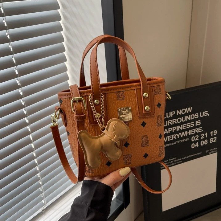 今年流行爆款包包女秋冬季百搭2024新款时尚斜挎包女士手提水桶包