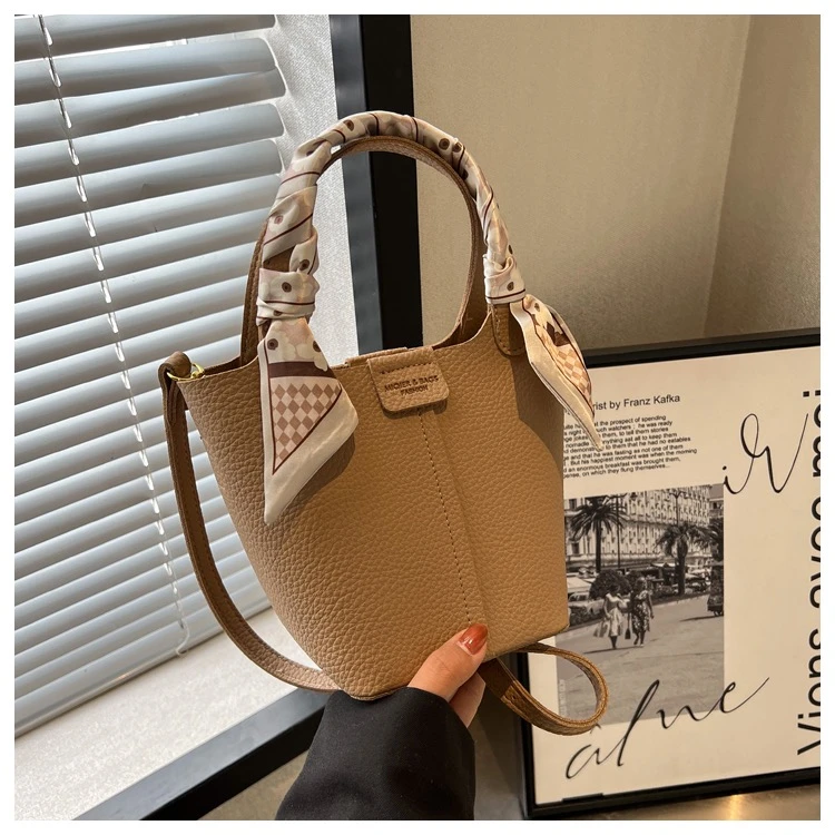 高级质感小包包女夏天百搭2023新款时尚今年流行斜挎包手提水桶包