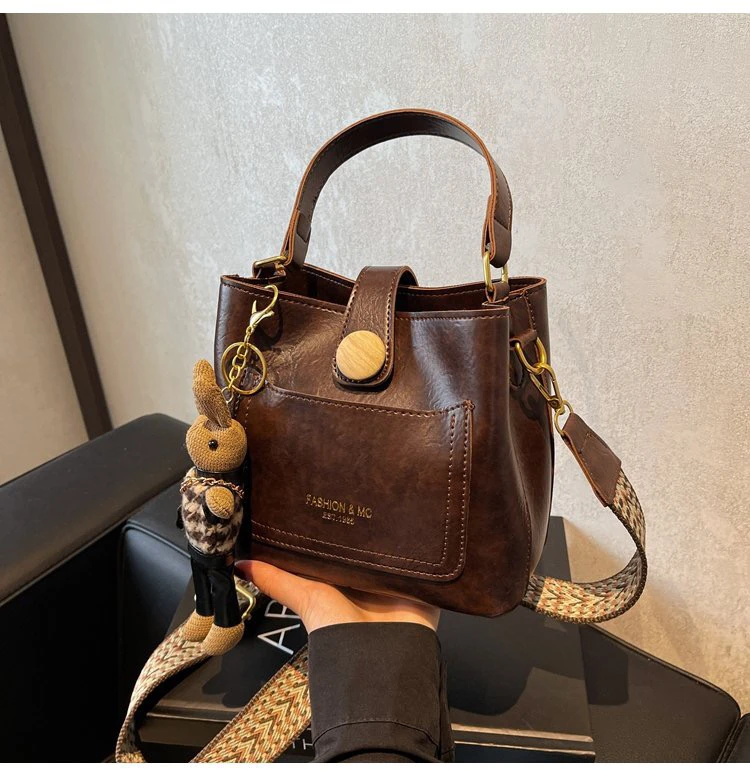 复古高级感手提包包女2024新款冬季时尚百搭水桶包小众简约斜挎包