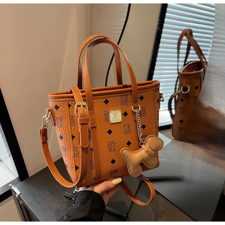 秋冬季爆款小包包女式2024新款撞色百搭斜挎包时尚超火手提水桶包