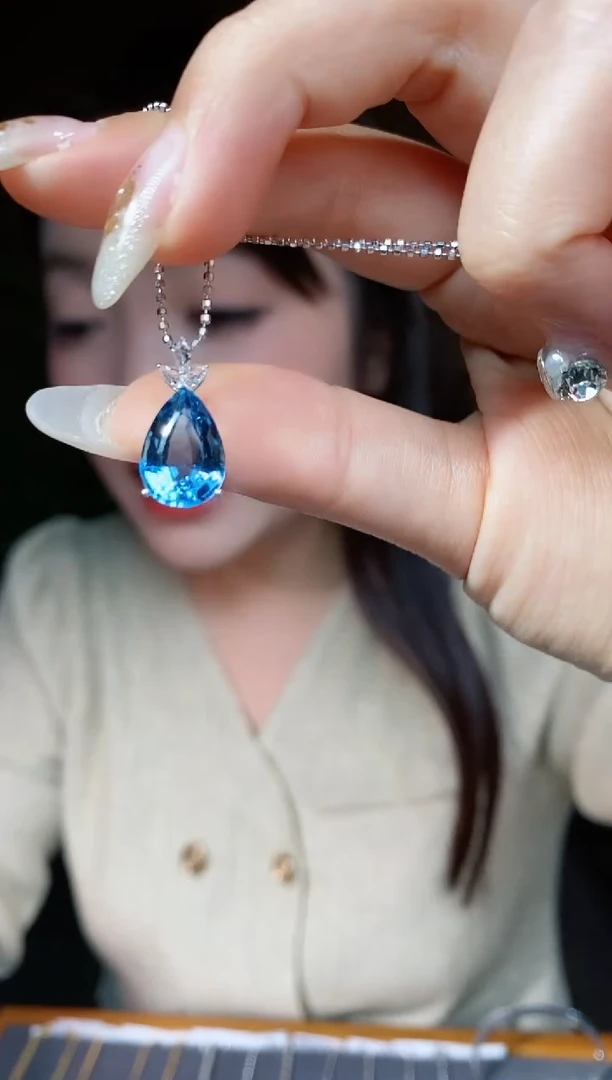 【闪购商品】托帕石吊坠不含链18K金镶嵌（5.6ct）@@U0874