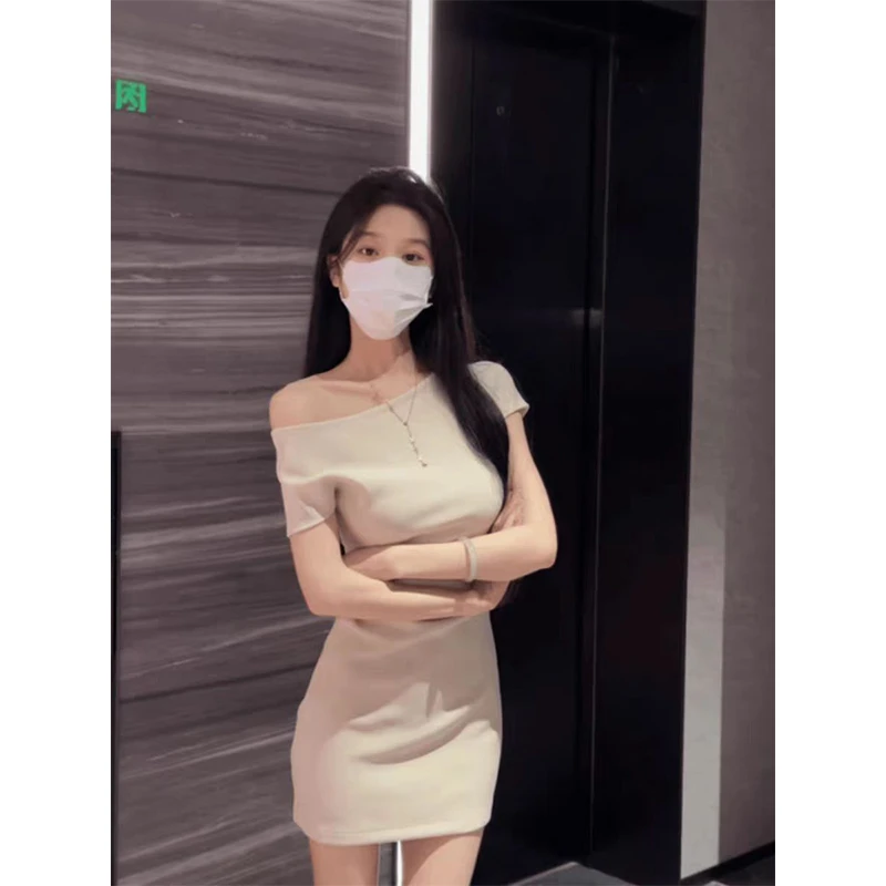 锁骨一字肩短袖连衣裙女夏季小个子收腰显瘦不规则露肩包臀短裙子