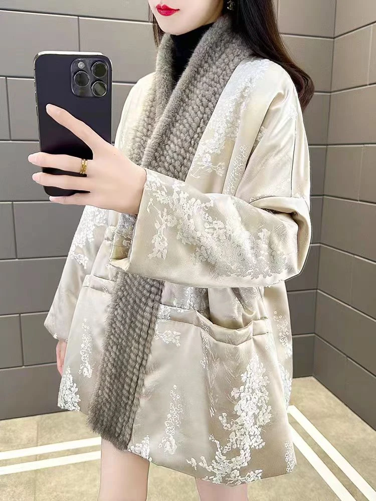 海宁皮革城【锦婪档口批发】高奢气质蚕丝提花百搭宽松冬季中长女款