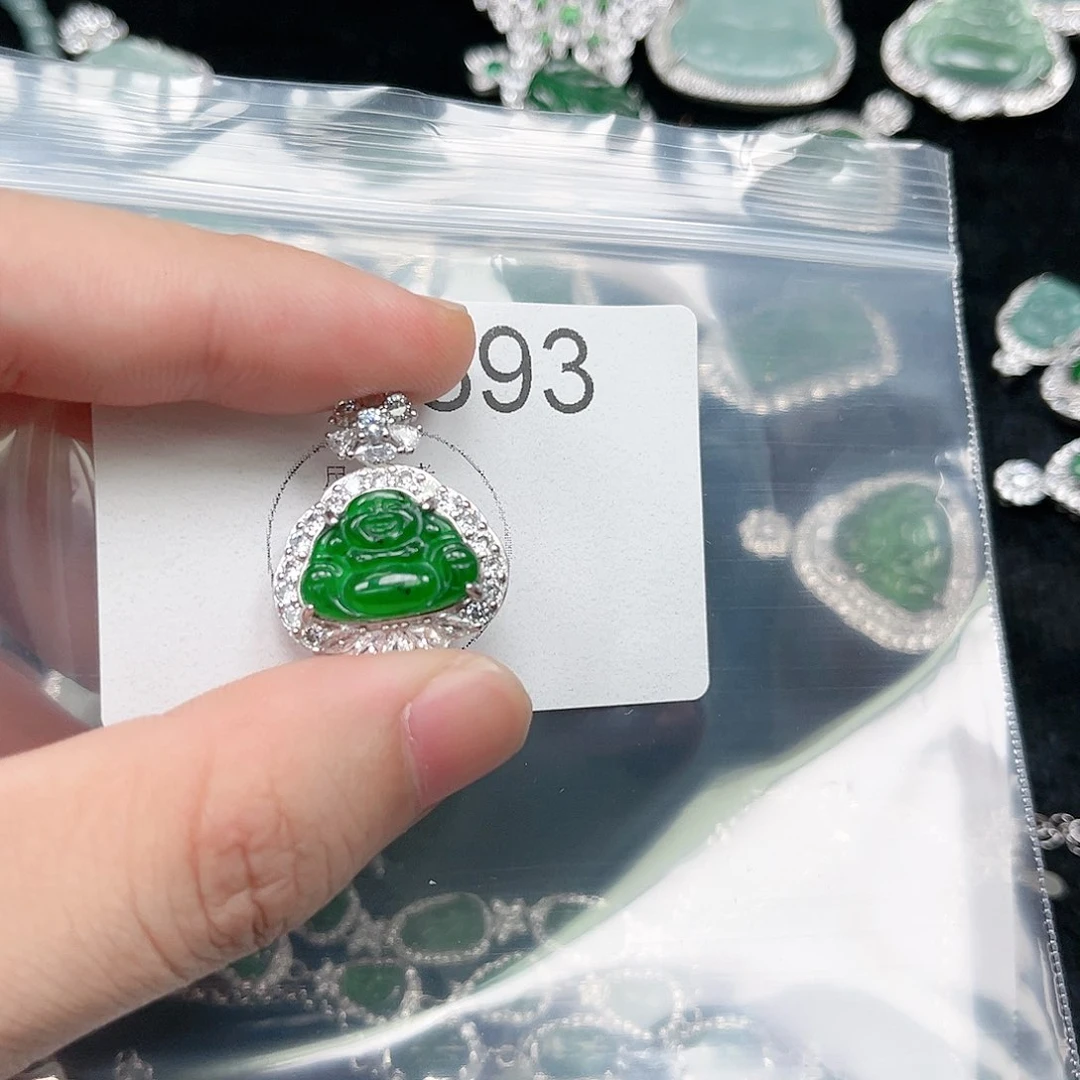 翡翠颈饰未镶嵌翡翠393