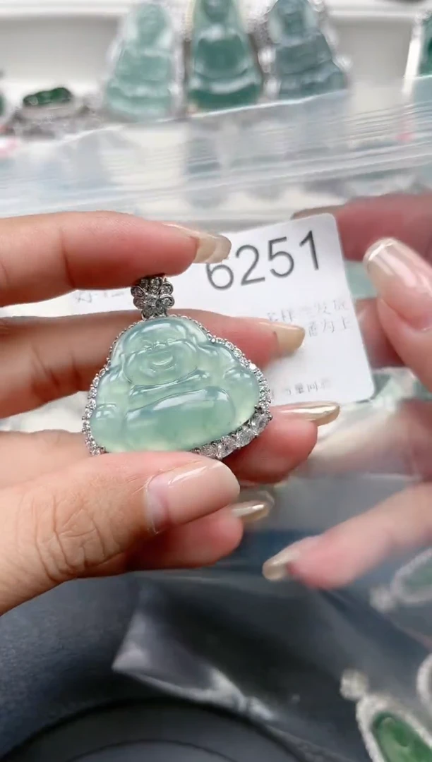 【闪购商品】翡翠颈饰未镶嵌赠皮绳6251