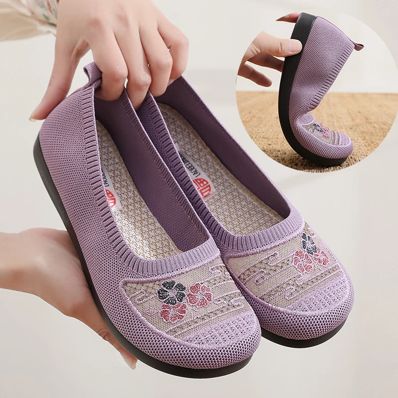 老北京布鞋女夏季透气网面绣花鞋中老年镂空凉鞋一脚蹬舒适妈妈鞋