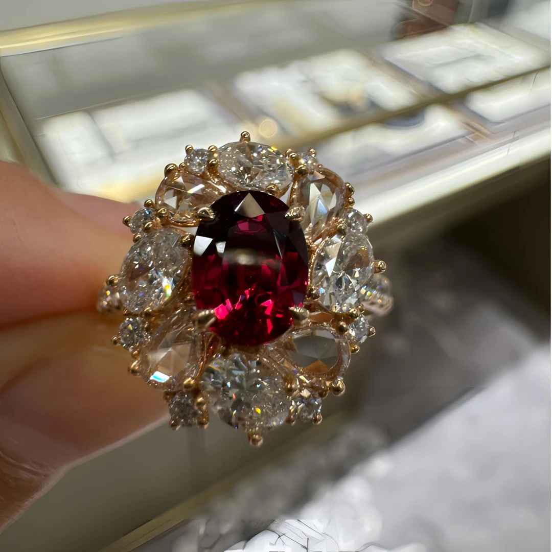 18K金鸽血红红宝石戒指14# 1.19ct 净度无暇玻璃体 款式时尚