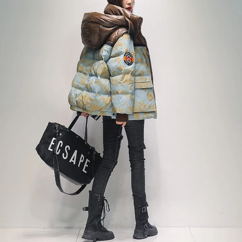 反季新款女士短款羽绒服2023年韩版迷彩工装拼色连帽显瘦冬外套潮