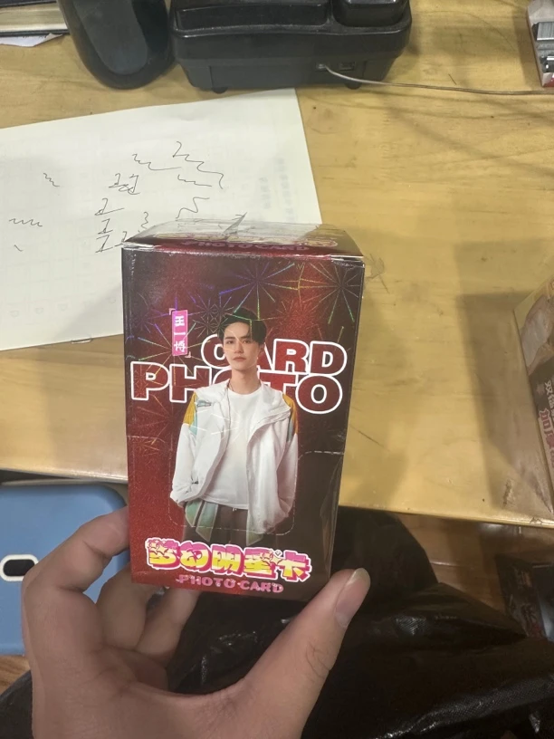 集卡明星惊喜抽小卡一盒30包一包3张