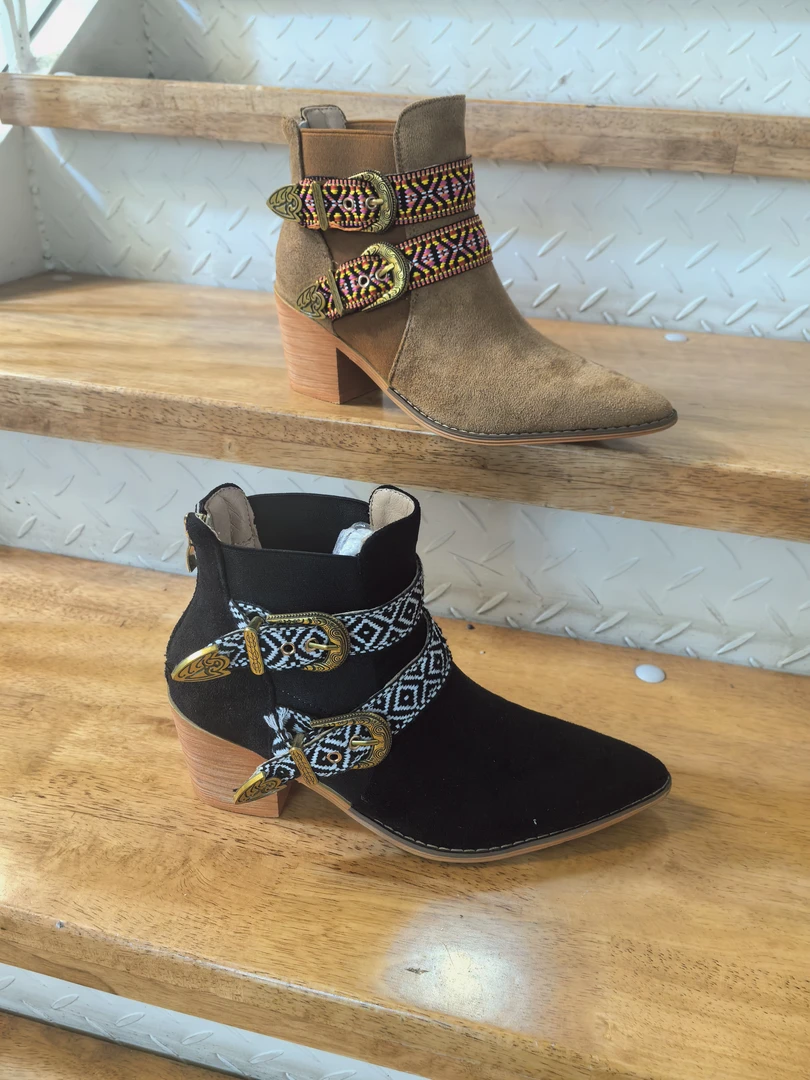 988-1时尚复古民族风高版靴，跟高4公分左右防滑耐磨底