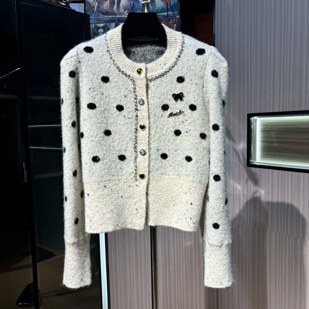 <猪猪出品>秋上新气质白色圆领设计师波点钉珠长袖名媛针织开衫