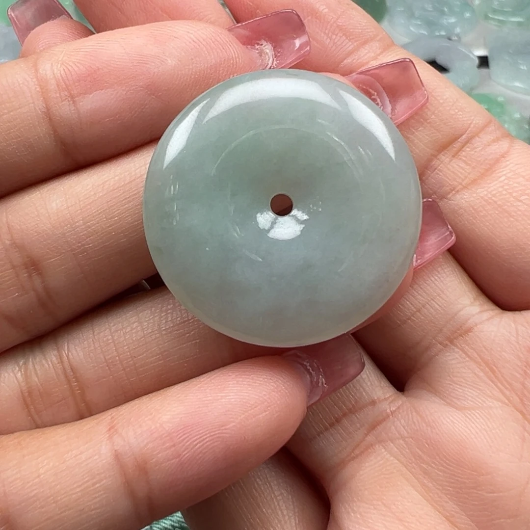 翡翠颈饰未镶嵌平安扣