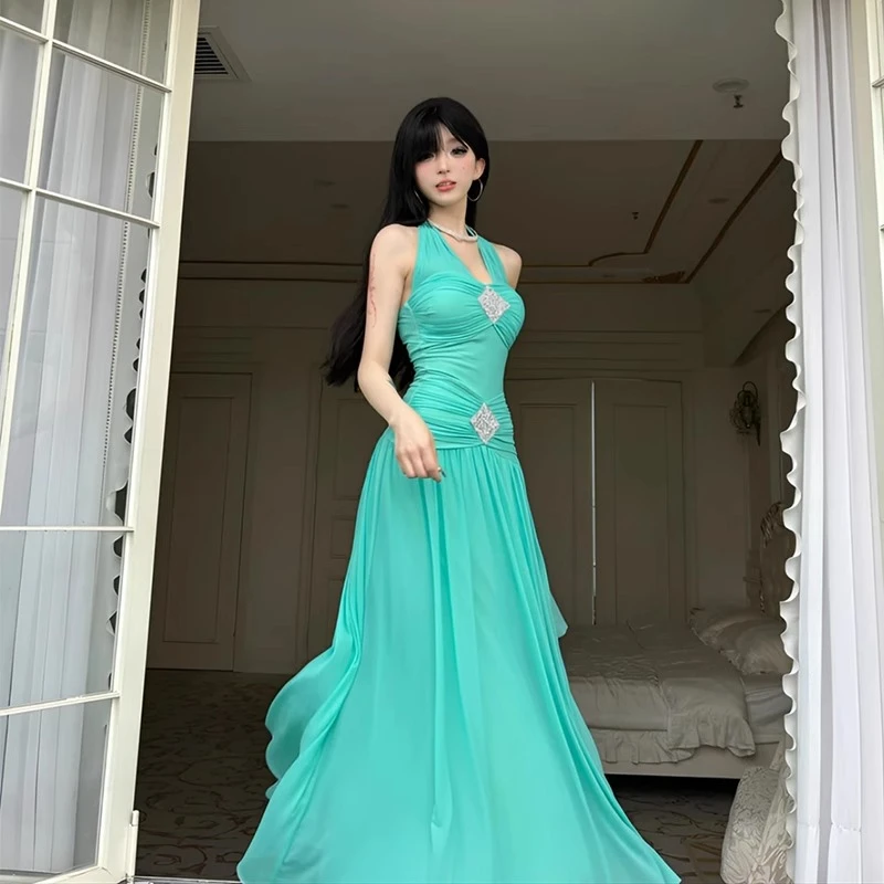 性感纯欲露背V领挂脖连衣裙女收腰显瘦法式绝美气质度假风长裙子