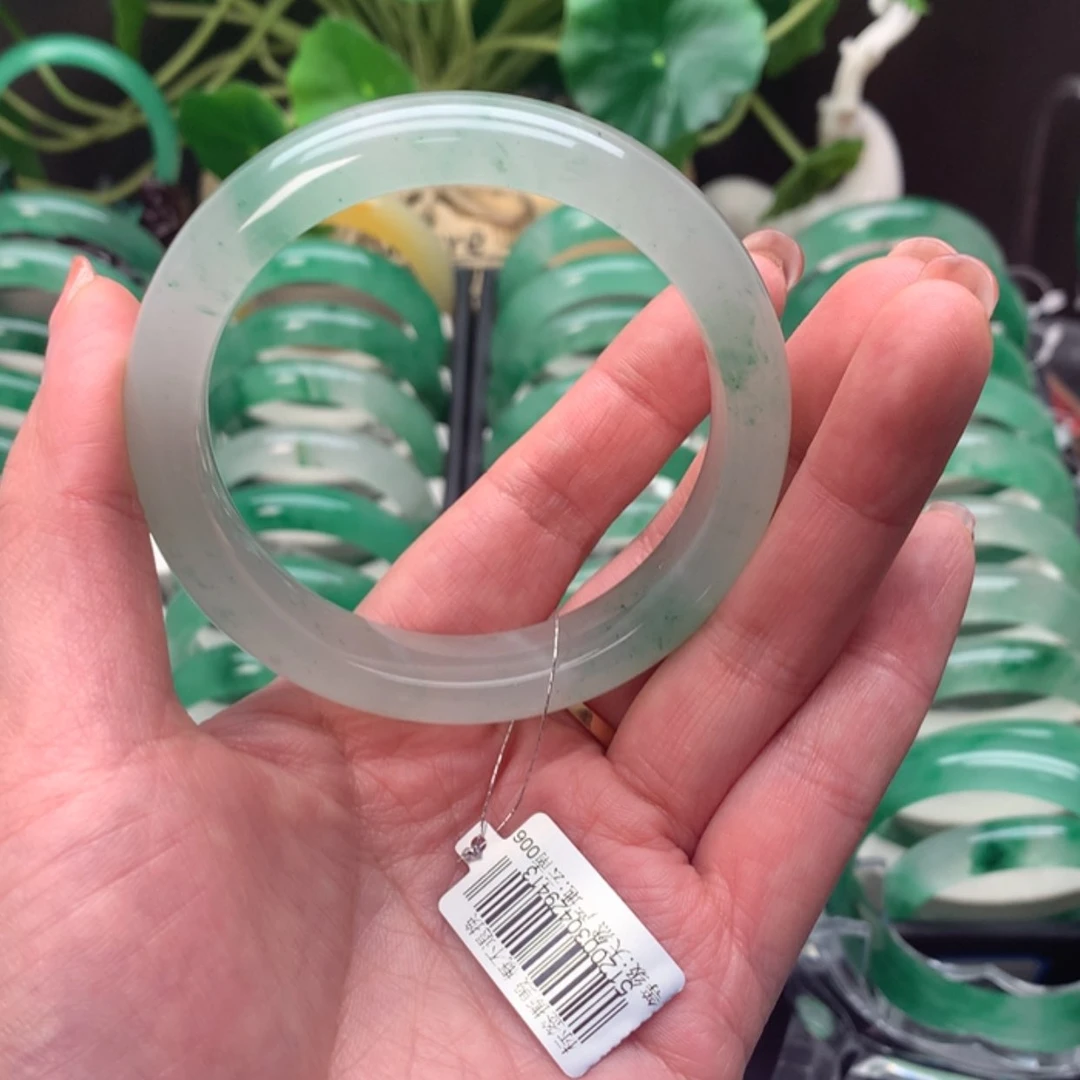 【闪购商品】石英质玉手镯未镶嵌B****芳