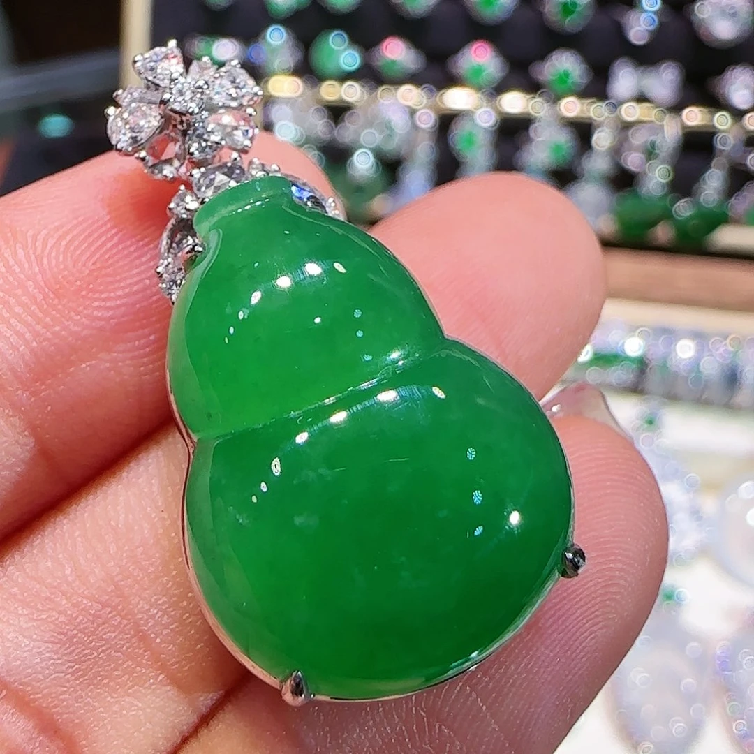 翡翠吊坠(不含链)18K金镶嵌葫芦吊坠