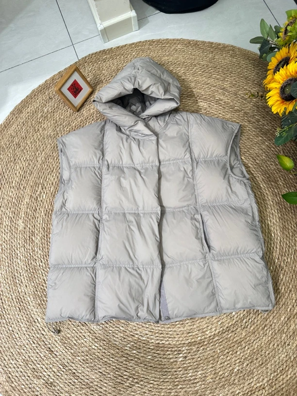 高品质Goose down连帽马甲轻盈舒适宽松有范吸扣个性十足保暖高级