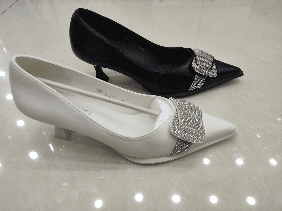 新款浅口尖头细跟水钻单鞋不累脚