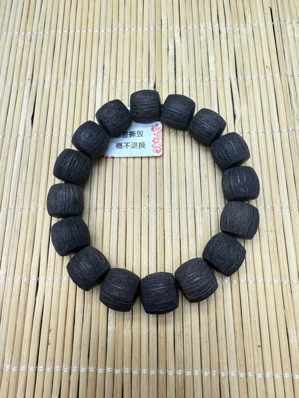 069沉木雕刻手串