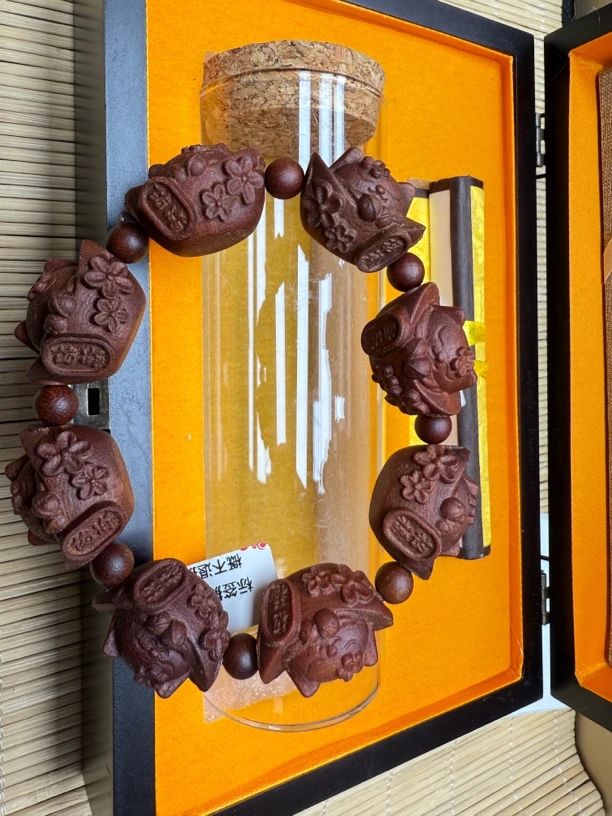 059沉木雕刻手串