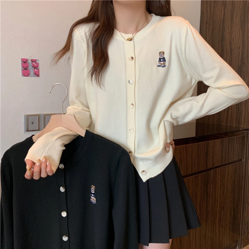 2024春季外套内搭小熊刺绣针织衫长袖短款小香风温柔开衫上衣