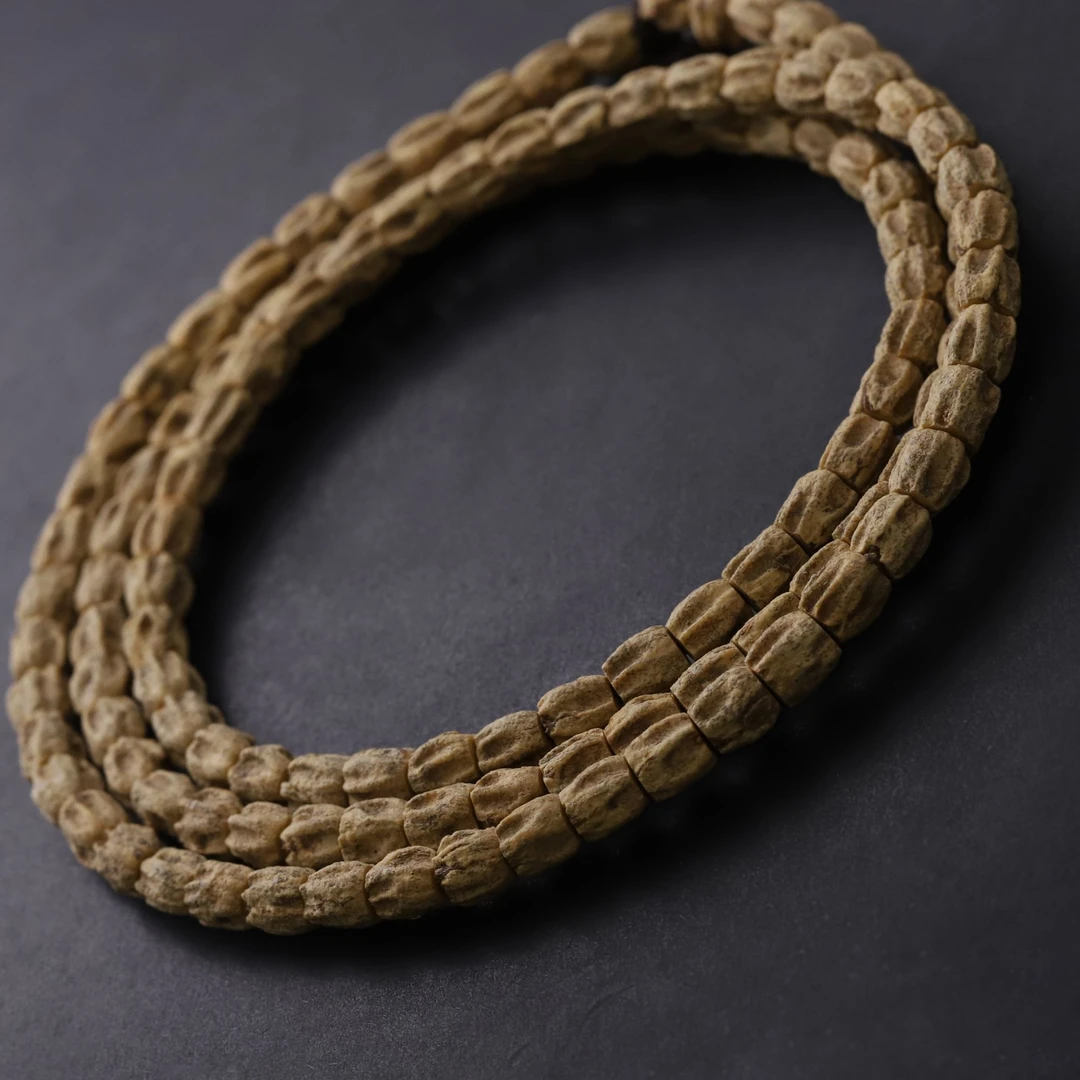 S7405-1【在云端】热振高桩直筒多棱鬼 百香108文玩手串